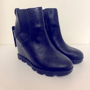 Brand New Waterproof Sorel Wedges! Size 7